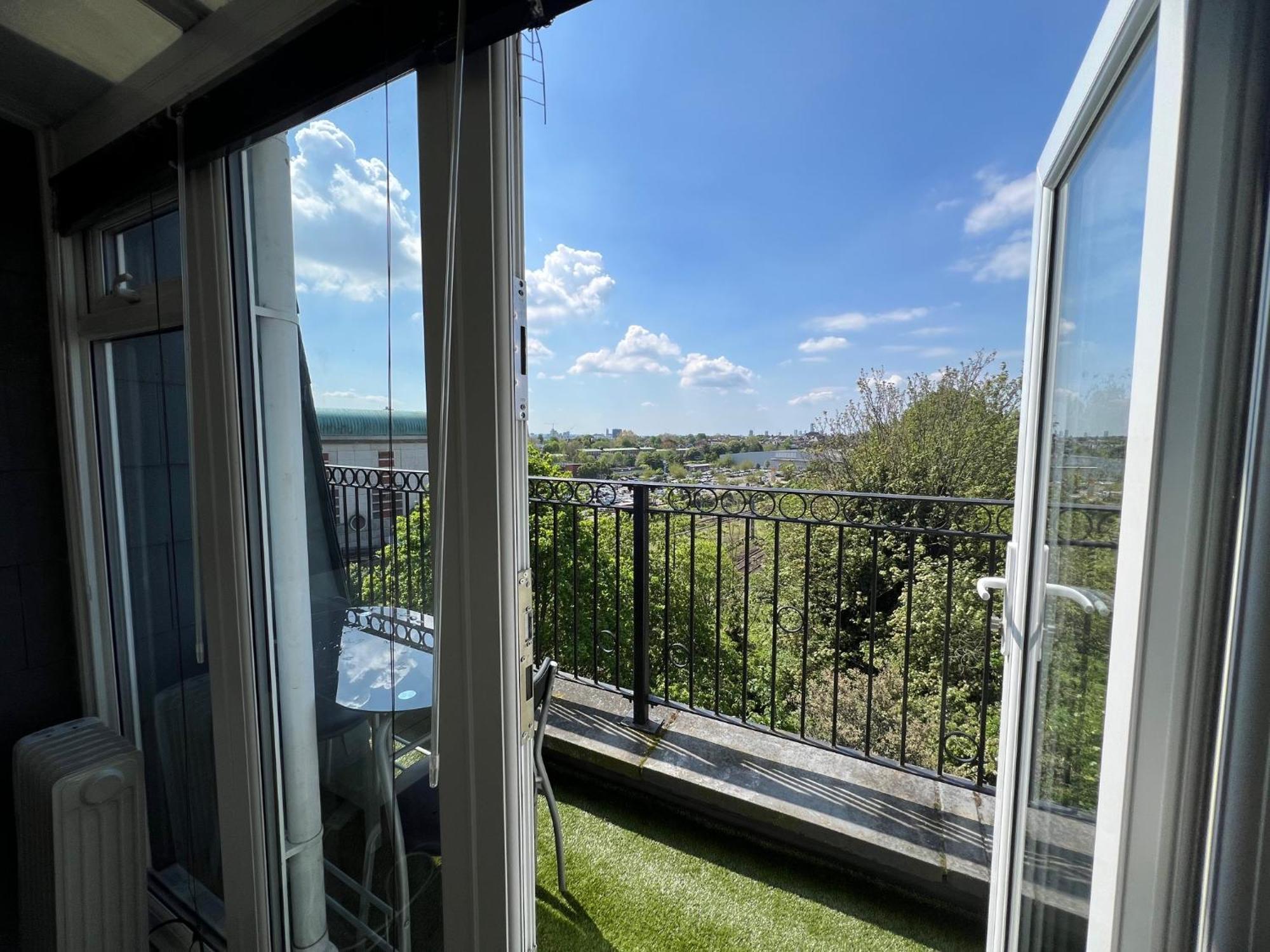 Comfy 2 Bedroom Apartments - Finchley Road, ロンドン エクステリア 写真